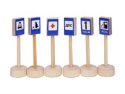 Набор деревянных знаков дорожного движения - сервиса с наклейками